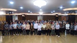 Badan Nasional Sertifikasi Profesi (BNSP) telah melaksanakan penandatanganan Surat Perjanjian Swakelola Program Sertifikasi Kompetensi Kerja (PSKK) di Grand Mercure Hotel Yogyakarta (22/5/24). (Doc.BNSP)