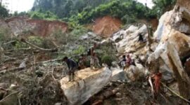 Tanah longsor menerjang kawasan tambang ilegal di Kabupaten Solok. (Facebook.com @Badan Nasional Penanggulangan Bencana)

