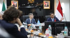 Wamentan Sudaryono dalam pertemuan bilateral dengan Wamentan Agentina Agustin Tejeda Rodriguez membahas peluang kerja sama. (Dok. Kementan)

