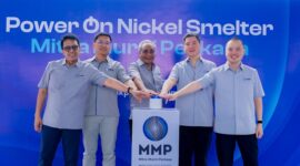 Direktur Utama MMP menyalakan sistem simbolis smelter nikel untuk produksi pertama. (Dok. mitramurniperkasa.com)