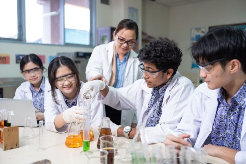 Singapore Intercultural School (SIS) resmi menghadirkan kampus barunya di Hiera, BSD City, yakni kawasan hunian modern dan berkelanjutan hasil kolaborasi Mitbana dan Sinar Mas Land. Pembangunan SIS BSD City direncanakan dimulai pada Q4 2025 dan dibangun di atas lahan seluas +/- 1  hektare dengan menyediakan jenjang pendidikan dari Pre-school hingga Primary