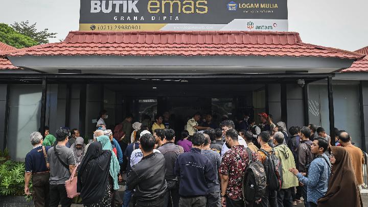 Demam Emas Antam! Antrean Mengular hingga Muncul Bisnis Jastip