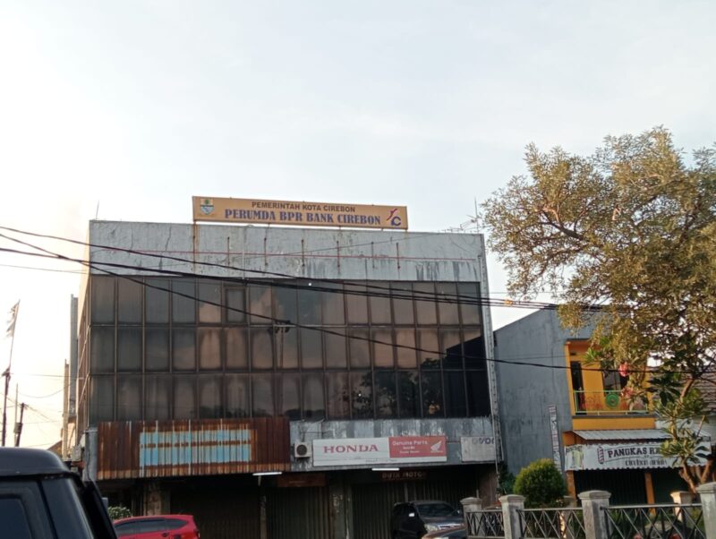 OJK Cabut Izin Bank Cirebon, LPS Bayar Simpanan Dana Nasabah 
