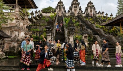 Melali Bali meningkatkan kunjungan Wisatawan Macanegara ke Bali. Serta melalui Media Sosia Melali Bali Mempromosika Bebagai Tempat Wisata di Bali.