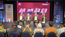 Seminar satu dekade PAAI diikuti 200 agen dan pemimpin tim dari berbagai korporasi asuransi secara langsung serta 500 agen secara daring. Selain membahas peluang industri, momentum ini memperkuat komitmen PAAI memperjuangkan kebijakan perpajakan yang adil dan memberikan kepastian bagi agen asuransi Indonesia.  Dari kiri ke kanan M Idaham (Ketua umum PAAI), St.Akromah, Wong Sandi Surya dan Henny Dondocambey. (Dok. PAAI)