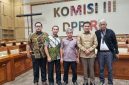 Sengketa lahan seluas 1.716 hektare di Kalimantan Barat yang dikaitkan dengan PT Bumi Pratama Khatulistiwa, anak usaha Wilmar Group, menjadi sorotan setelah berlarut lebih dari 23 tahun. Ahli waris menuntut kompensasi Rp576,5 miliar dan penyelesaian sengketa, sementara rekomendasi RDPU Komisi III DPR RI pada Maret 2025 disebut belum mendapat tanggapan dari pihak korporasi terkait. (Dok. Bambang Haryanto)